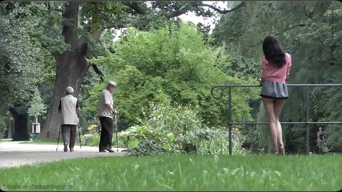 Kinky Teen Shows Her Body In The Public...